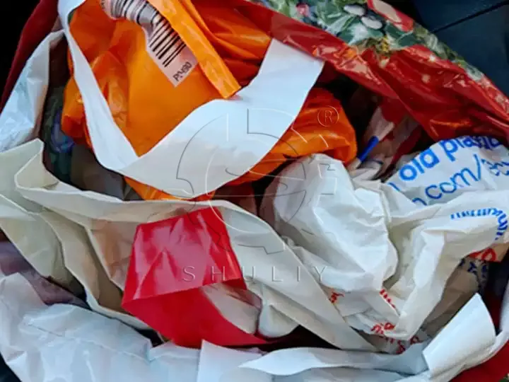 déchets de sacs en plastique