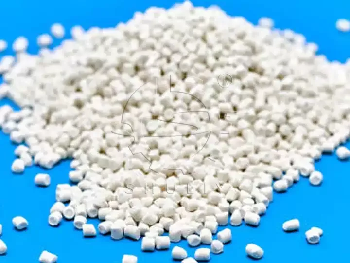 white recycled plastic pellets