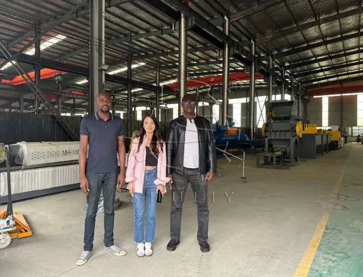 Clientes nigerianos visitan nuestro equipo de reciclaje de residuos plásticos