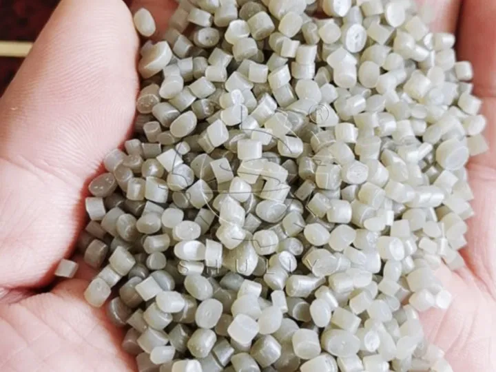 Regenerated plastic granules