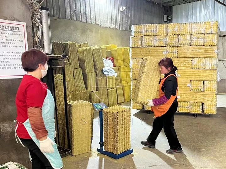 egg tray packing
