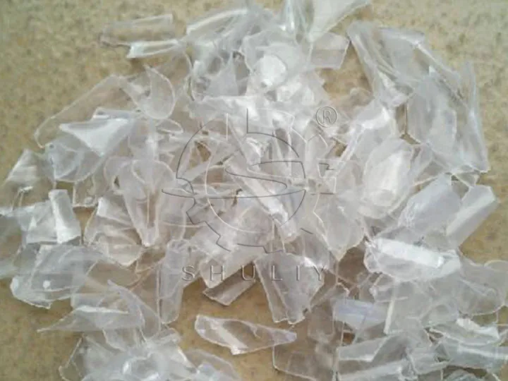 Crushed PET bottle flakes
