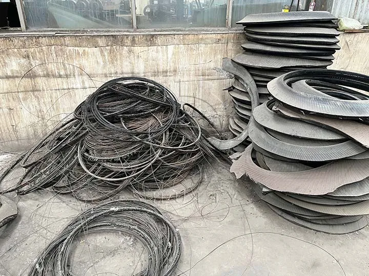 Trennung des Drahtreifens vom Gummireifen