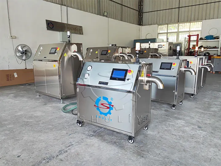 Different models of dry ice pellet makers