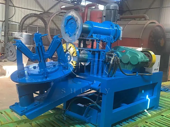 Reifenwulstentfernungs- und Schneidemaschine