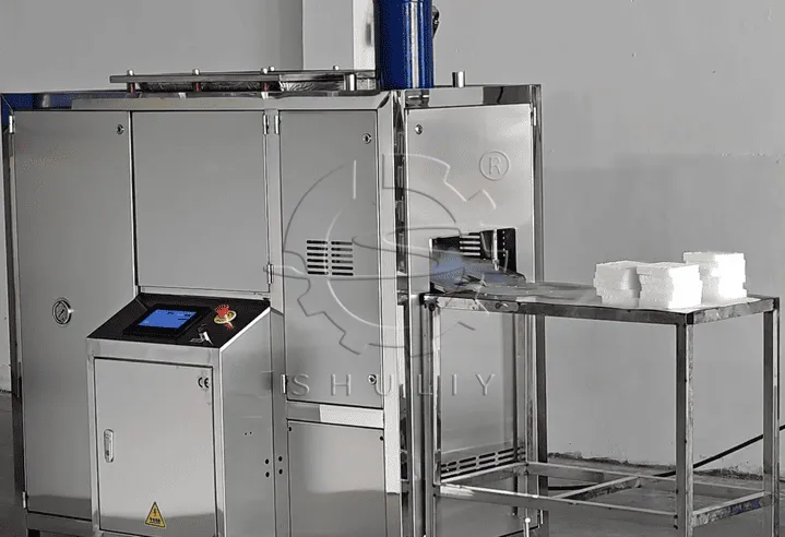 dry ice block making machine in action