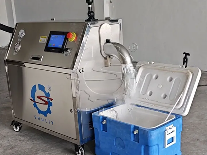 dry ice pelletizer in action